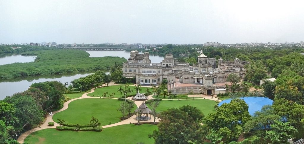 CC BY-SA 2.5 <https://creativecommons.org/licenses/by-sa/2.5>, via Wikimedia Commons - https://commons.wikimedia.org/wiki/File:Chettinad_Palace,_Chennai.jpg