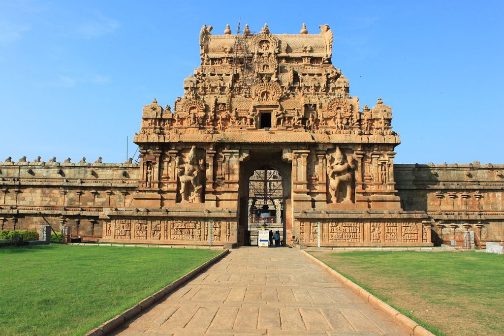 Aravindreddy.d, CC BY-SA 3.0 <https://creativecommons.org/licenses/by-sa/3.0>, via Wikimedia Commons - Iconic Temples