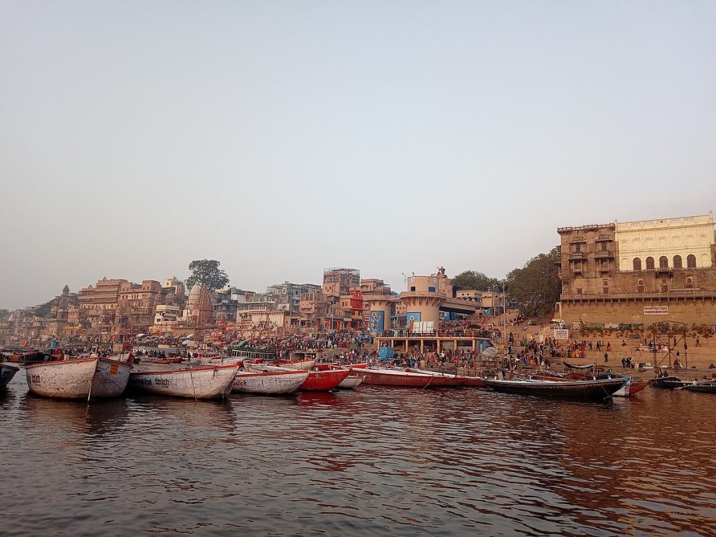 Kasyap, CC BY-SA 4.0 <https://creativecommons.org/licenses/by-sa/4.0>, via Wikimedia Commons - 84 Ghats