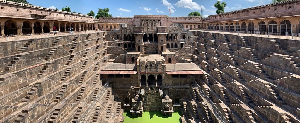 Chainwit., CC BY-SA 4.0 <https://creativecommons.org/licenses/by-sa/4.0>, via Wikimedia Commons - Most Beautiful Stepwells in India 